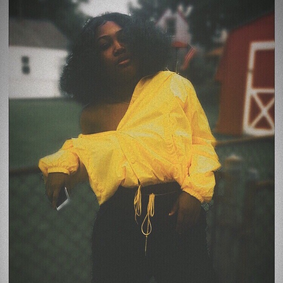 90s Vintage Yellow Hampton,Va Windbreaker / UNISEX - Picture 3 of 4